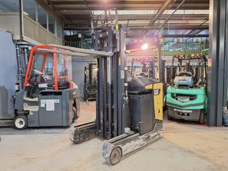 Empilhador retráctil Caterpillar NR20NH