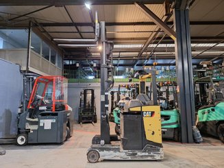 Empilhador retráctil Caterpillar NR20NH