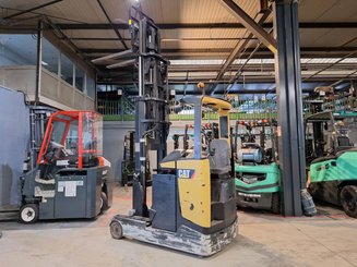 Empilhador retráctil Caterpillar NR20NH