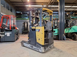 Empilhador retráctil Caterpillar NR20NH