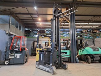 Empilhador retráctil Caterpillar NR20NH