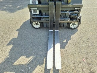 Empilhador multidireccional AMLIFT AGILIFT 25-12-49