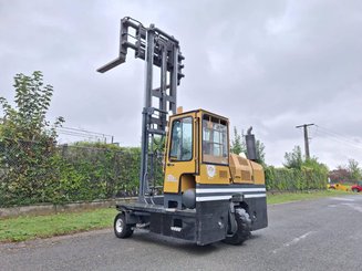 Empilhador retráctil de 4 direcções Combilift C8000-15