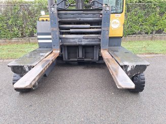 Empilhador retráctil de 4 direcções Combilift C8000-15