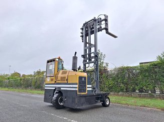 Empilhador retráctil de 4 direcções Combilift C8000-15