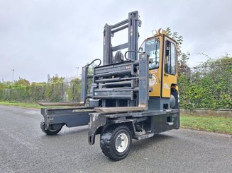 Empilhador retráctil de 4 direcções Combilift C8000-15