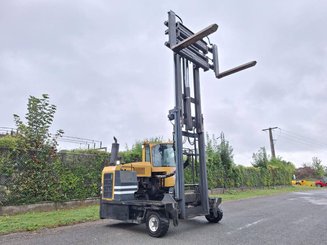Empilhador retráctil de 4 direcções Combilift C8000-15