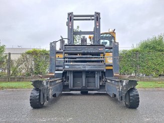 Empilhador retráctil de 4 direcções Combilift C8000-15