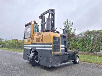 Empilhador retráctil de 4 direcções Combilift C8000-15