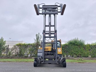 Empilhador retráctil de 4 direcções Combilift C8000-15