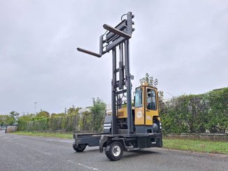 Empilhador retráctil de 4 direcções Combilift C8000-15