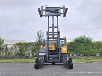 Empilhador retráctil de 4 direcções Combilift C8000-15