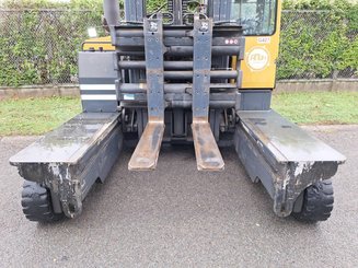 Empilhador retráctil de 4 direcções Combilift C8000-15