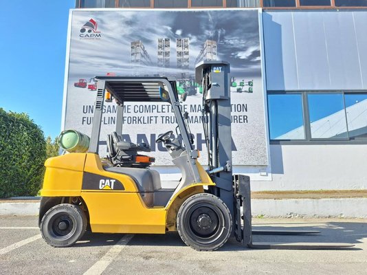 Empilhador de contrapeso 4 rodas Caterpillar GP30NTD - 1
