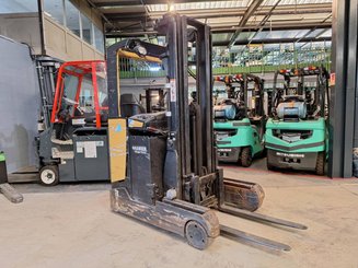 Empilhador retráctil Caterpillar NR16N