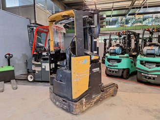 Empilhador retráctil Caterpillar NR16N