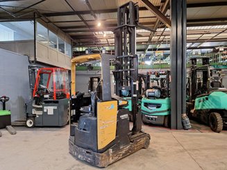 Empilhador retráctil Caterpillar NR16N
