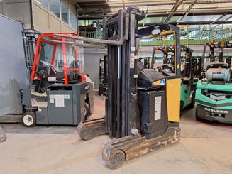 Empilhador retráctil Caterpillar NR16N