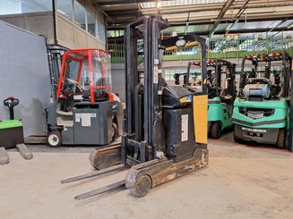 Empilhador retráctil Caterpillar NR16N