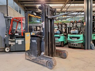 Empilhador retráctil Caterpillar NR16N