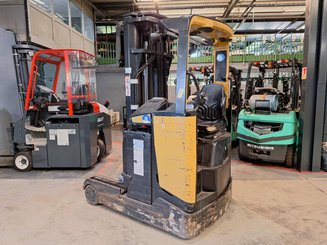 Empilhador retráctil Caterpillar NR16N