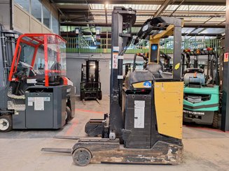 Empilhador retráctil Caterpillar NR16N