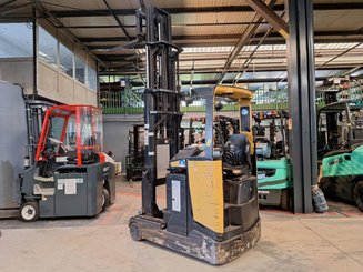 Empilhador retráctil Caterpillar NR16N