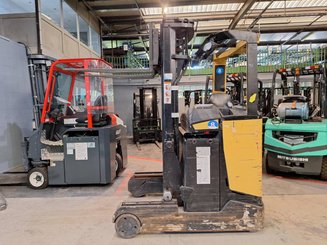Empilhador retráctil Caterpillar NR16N