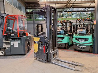 Stacker com condutor transportado Caterpillar NSR20N - 1