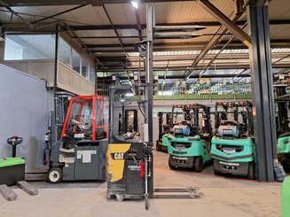 Stacker com condutor transportado Caterpillar NSR20N - 16