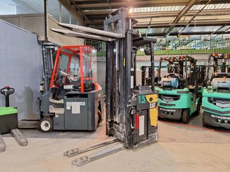 Stacker com condutor transportado Caterpillar NSR20N - 11