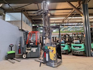 Stacker com condutor transportado Caterpillar NSR20N - 14