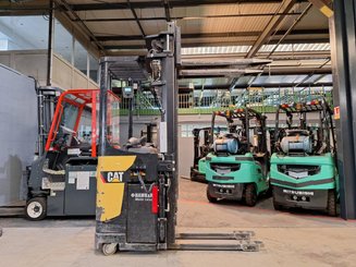 Stacker com condutor transportado Caterpillar NSR20N - 7