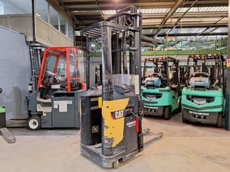 Stacker com condutor transportado Caterpillar NSR20N - 8