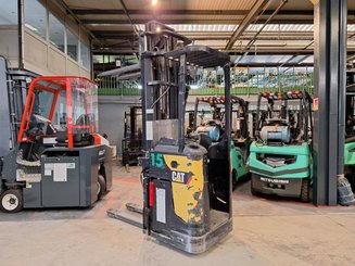 Stacker com condutor transportado Caterpillar NSR20N - 9
