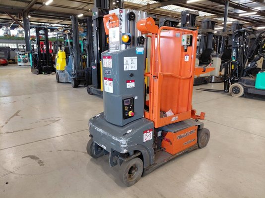 Plataforma com mastro vertical JLG TOUCAN DUO - 1