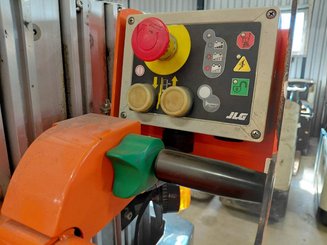 Plataforma com mastro vertical JLG TOUCAN DUO