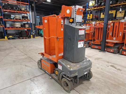 Plataforma com mastro vertical JLG TOUCAN DUO - 1