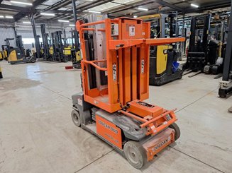 Plataforma com mastro vertical JLG TOUCAN DUO