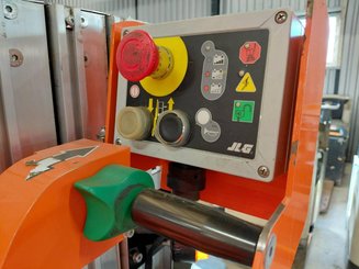 Plataforma com mastro vertical JLG TOUCAN DUO