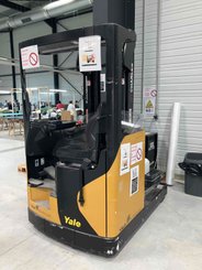 Empilhador retráctil Yale MR14 - 2