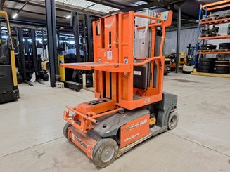 Plataforma com mastro vertical JLG TOUCAN DUO