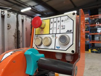 Plataforma com mastro vertical JLG TOUCAN DUO