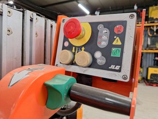 Plataforma com mastro vertical JLG TOUCAN DUO