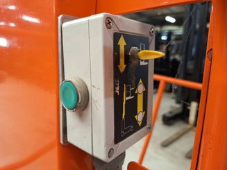 Plataforma com mastro vertical JLG TOUCAN DUO