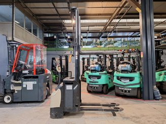 Stacker com condutor a pé Crown ESI4000-12