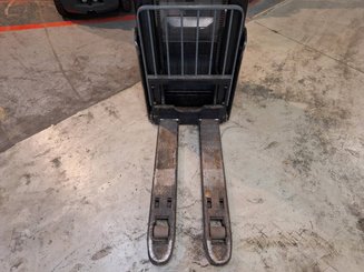 Stacker com condutor a pé Crown ESI4000-12