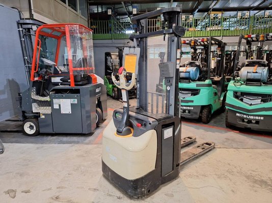 Stacker com condutor a pé Crown ESI4000-12 - 1