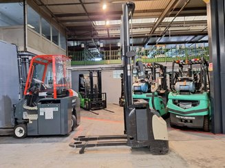Stacker com condutor a pé Crown ESI4000-12