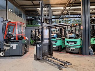 Stacker com condutor a pé Crown ESI4000-12